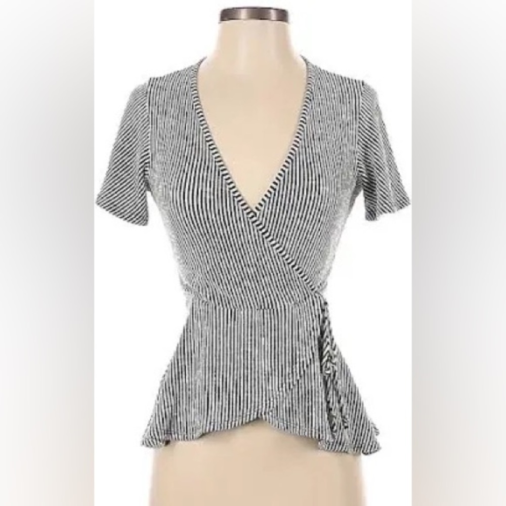 CAUTION TO THE WIND wrap top B24